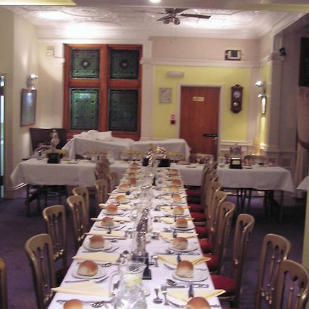 ניומרקט Cadogan Hotel מראה חיצוני תמונה
