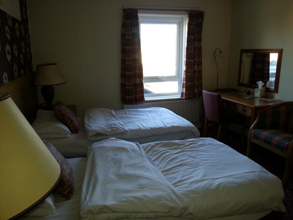 ניומרקט Cadogan Hotel מראה חיצוני תמונה