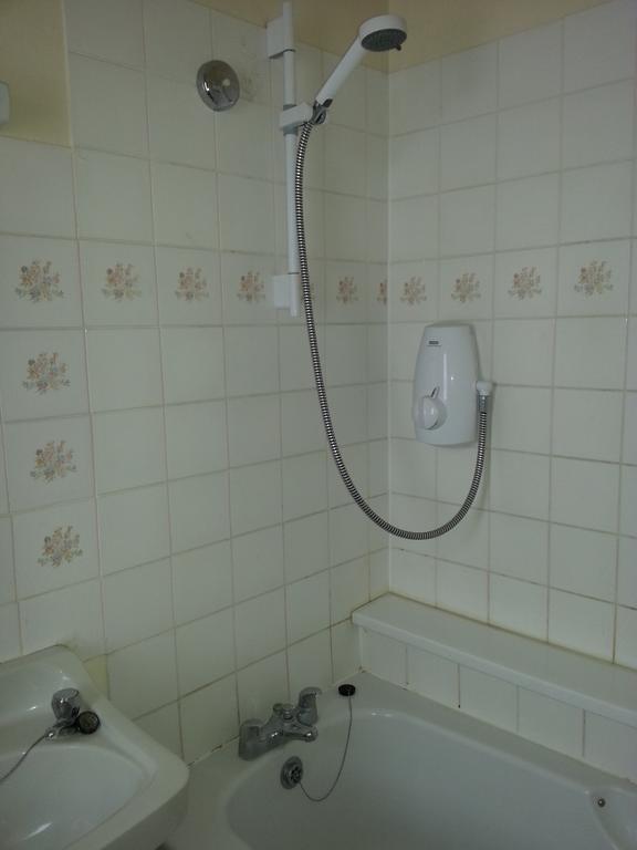 ניומרקט Cadogan Hotel מראה חיצוני תמונה