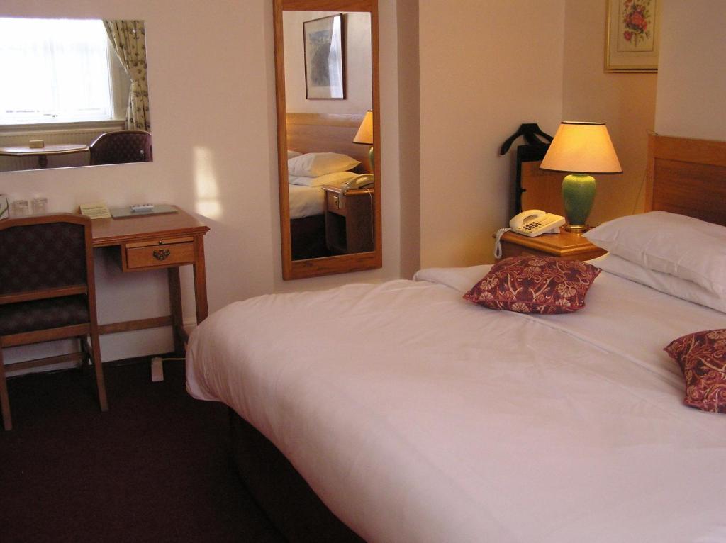 ניומרקט Cadogan Hotel חדר תמונה